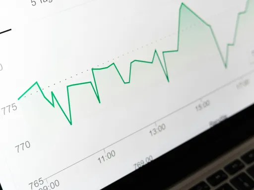 Churn signals and health scores